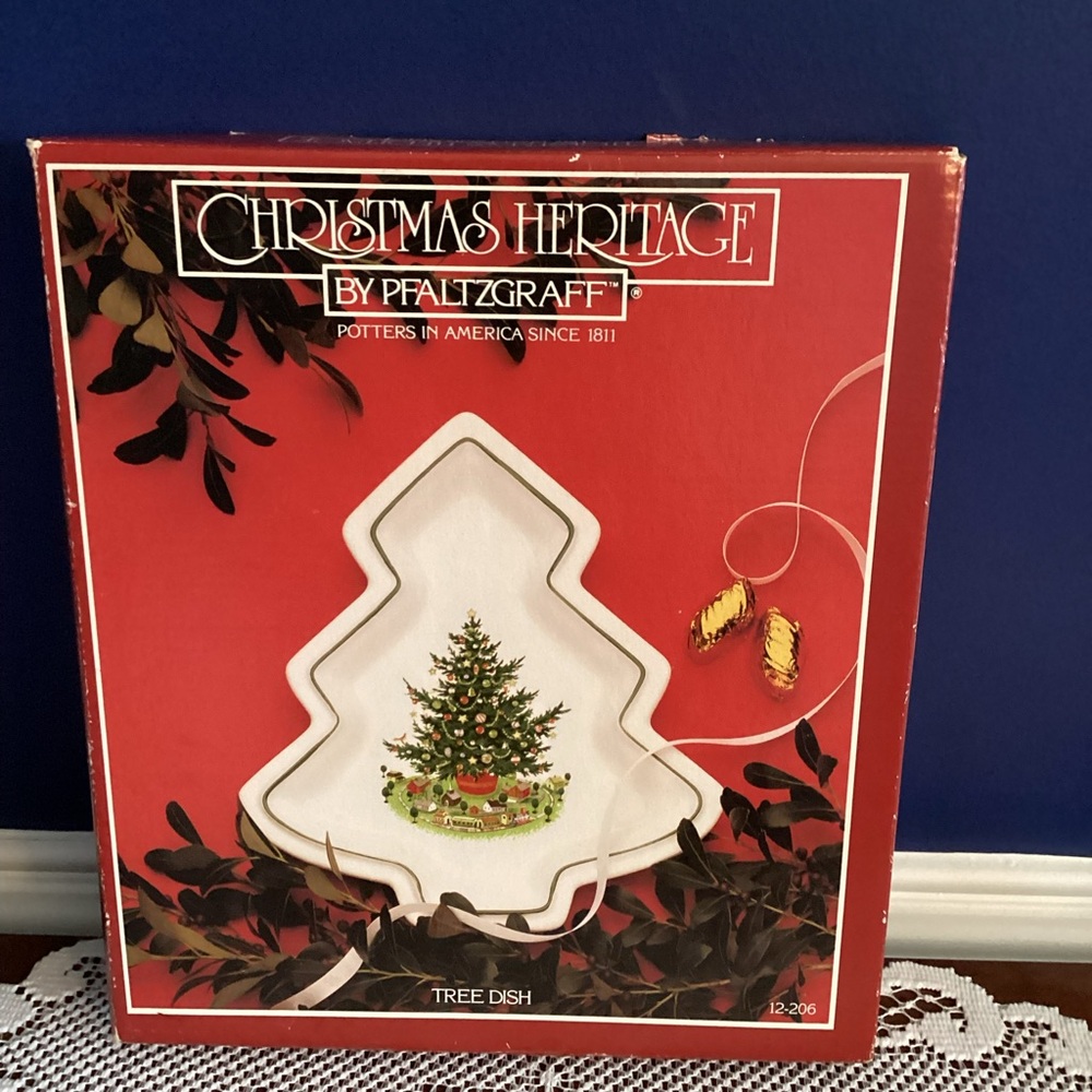 Pfaltzgraff Christmas Heritage Tree Dish - Picture 2 of 7